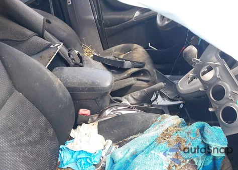 2010 Toyota Corolla Matrix из США, поврежденный, VIN 2T1KU4EE9AC372193